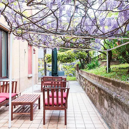 Room Gatsby- Your Space With Garden In The City Center-3